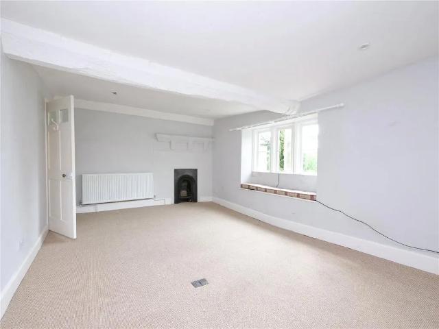 6 bedroom detached house to rent
