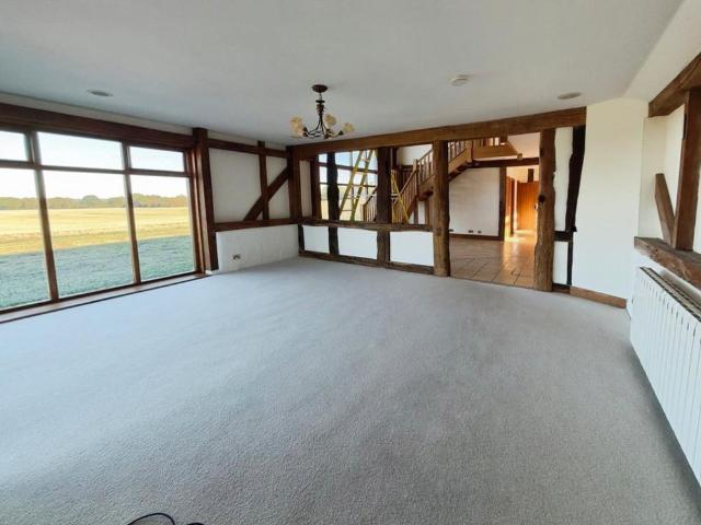6 bedroom detached house to rent