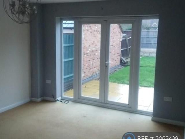 6 bedroom detached house to rent