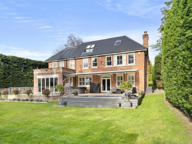6 bedroom detached house to rent