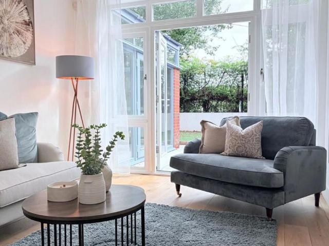 6 bedroom detached house to rent