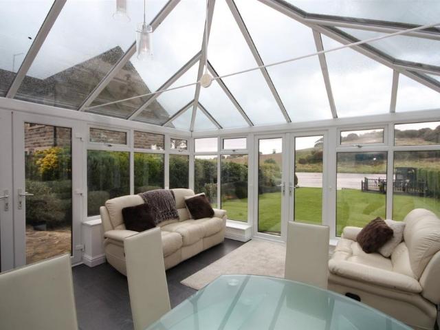 6 bedroom detached house to rent