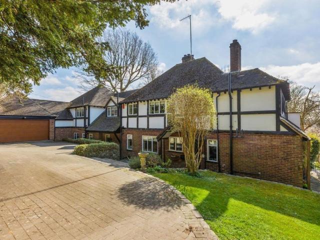 6 bedroom detached house to rent