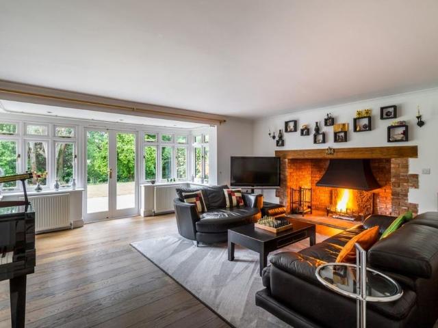 6 bedroom detached house to rent