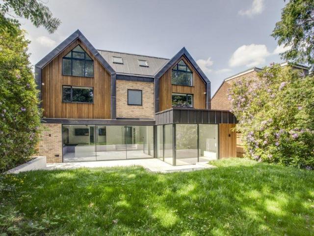6 bedroom detached house to rent