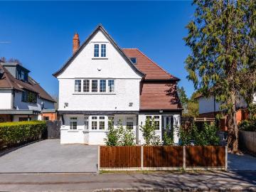 6 bedroom detached house to rent
