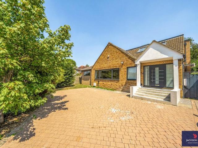 6 bedroom detached house to rent