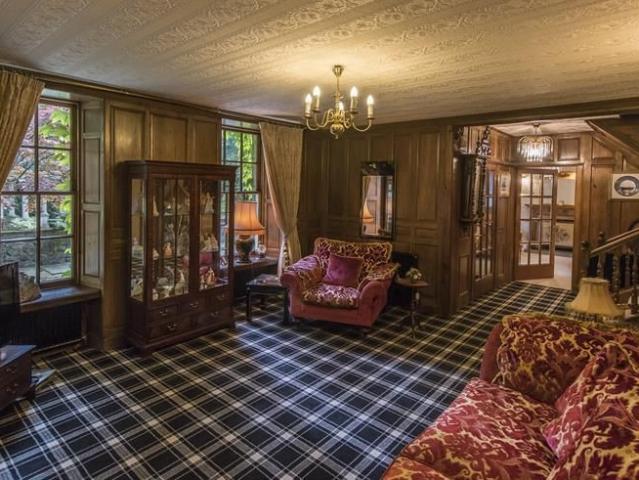 6 bedroom detached house to rent