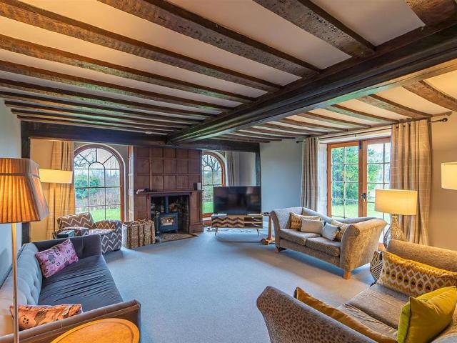 6 bedroom detached house to rent