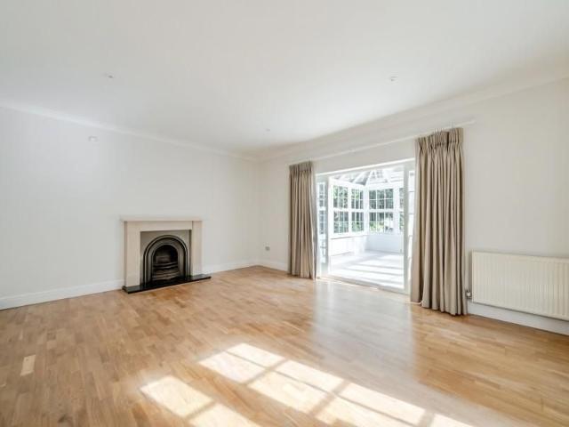 6 bedroom detached house to rent