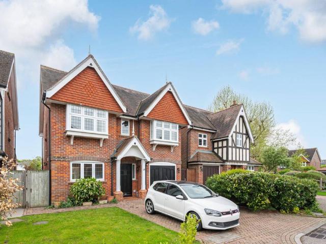 6 bedroom detached house to rent