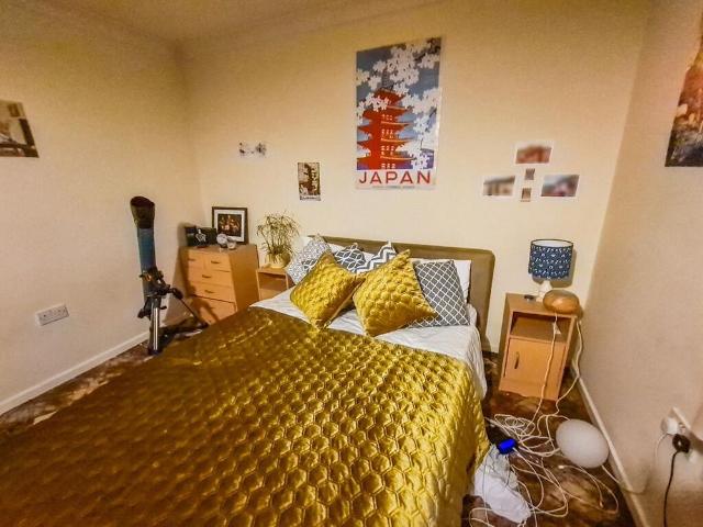 6 bedroom detached house to rent