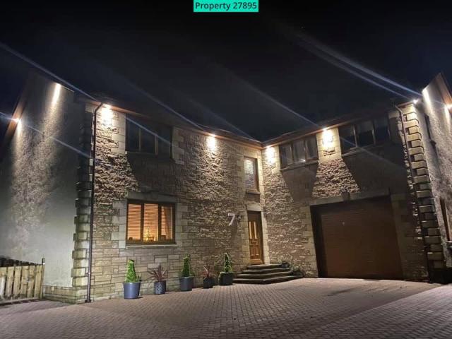 6 bedroom detached house to rent