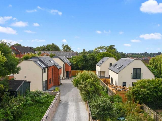 6 bedroom detached house to rent