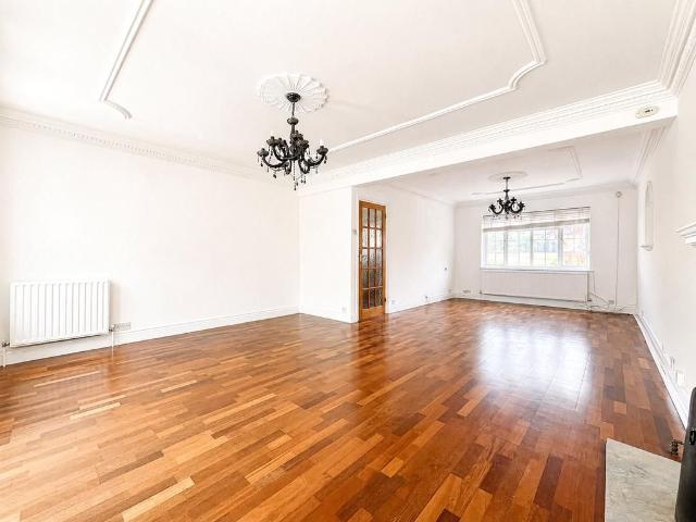 6 bedroom detached house to rent