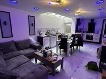 6 bedroom detached house to rent