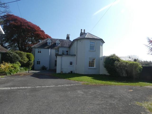 6 bedroom detached house to rent