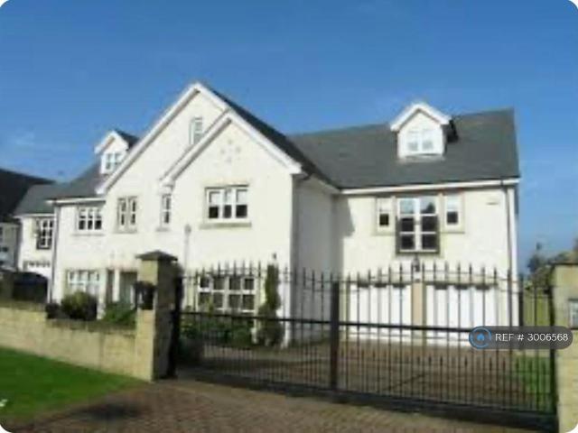 6 bedroom detached house to rent
