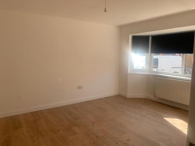 6 bedroom detached house to rent
