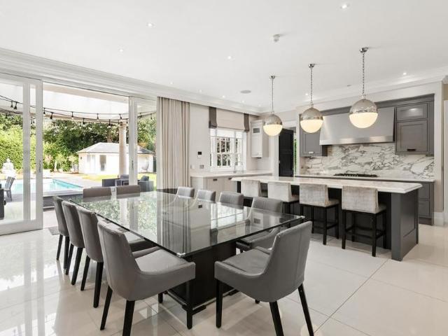 6 bedroom detached house to rent