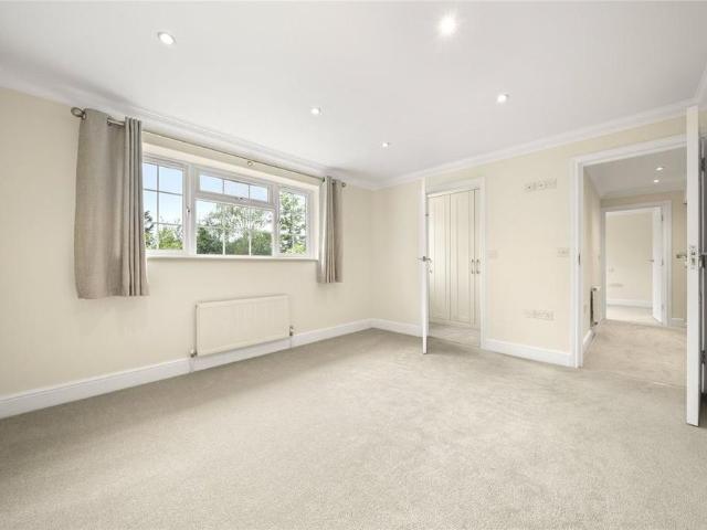 6 bedroom detached house to rent