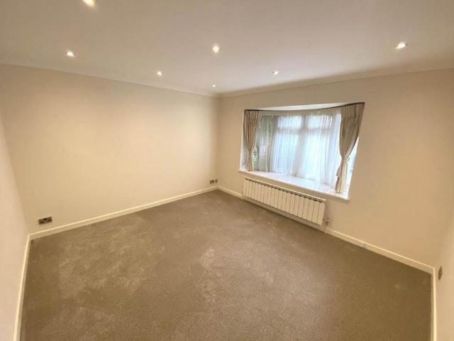 6 bedroom detached house to rent