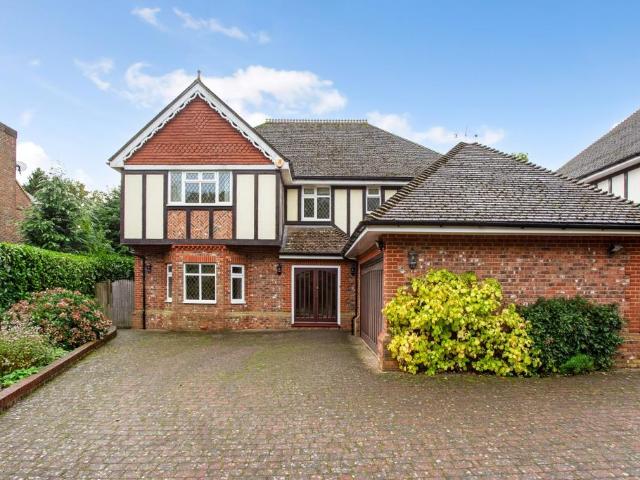 6 bedroom detached house to rent