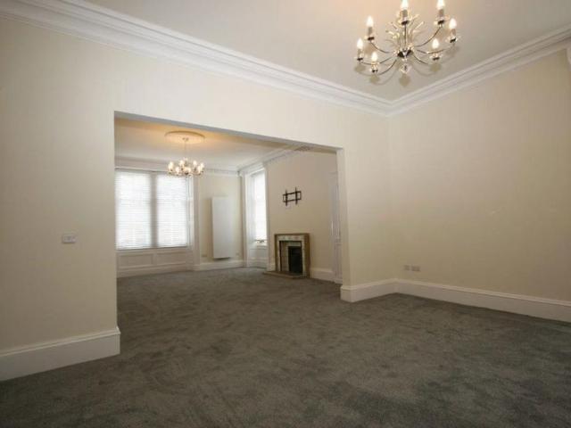 6 bedroom detached house to rent