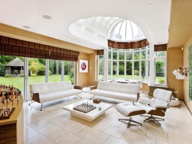 6 bedroom detached house to rent