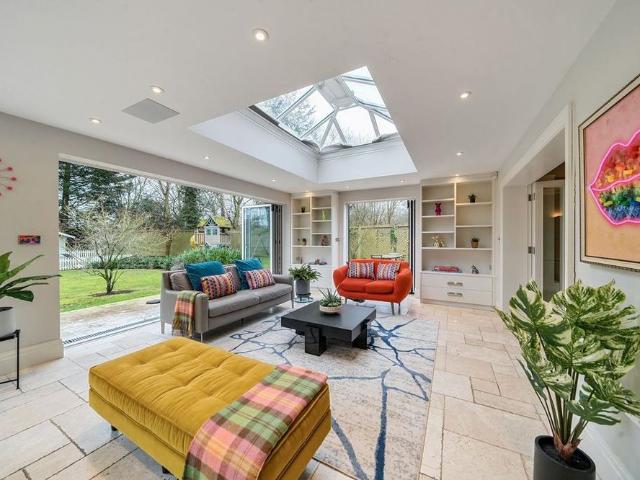 6 bedroom detached house to rent