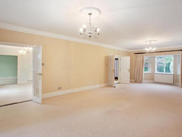 6 bedroom detached house to rent