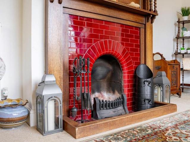 6 bedroom detached house to rent