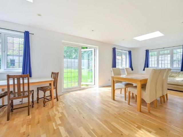 6 bedroom detached house to rent