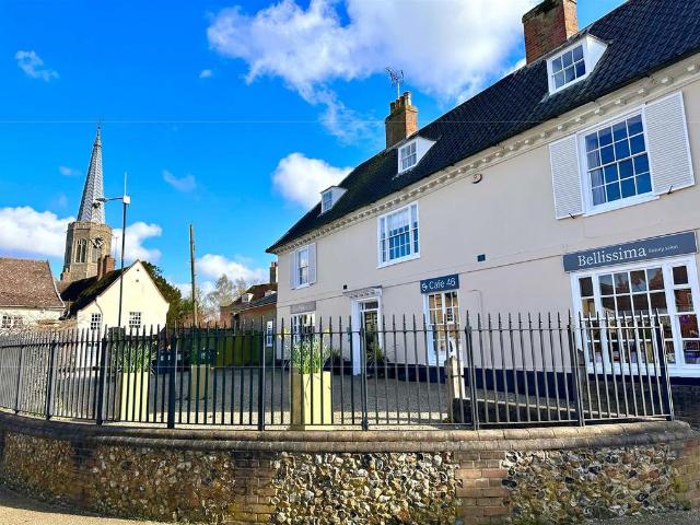 6 bedroom detached house to rent