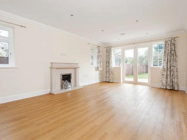 6 bedroom detached house to rent
