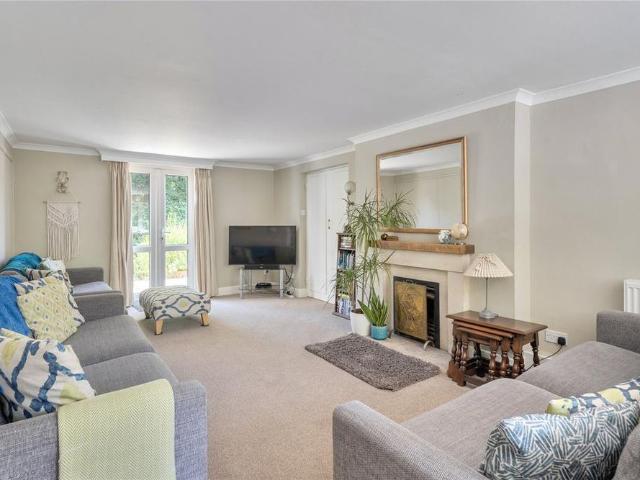 6 bedroom detached house to rent