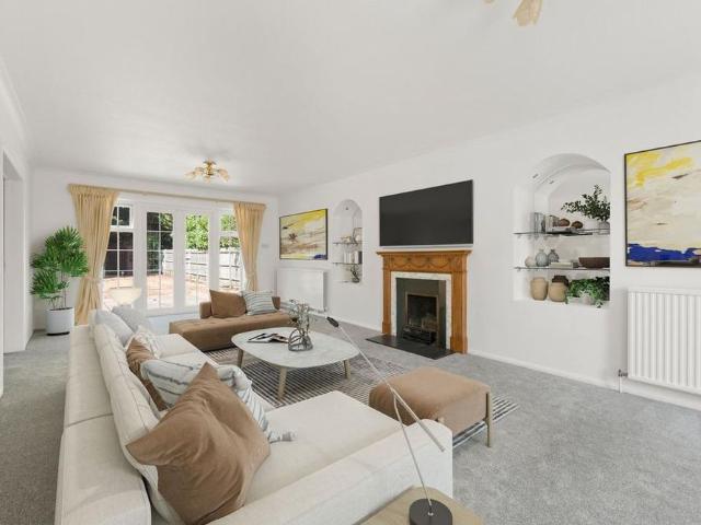 6 bedroom detached house to rent