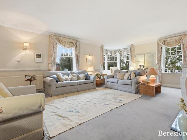 6 bedroom detached house to rent