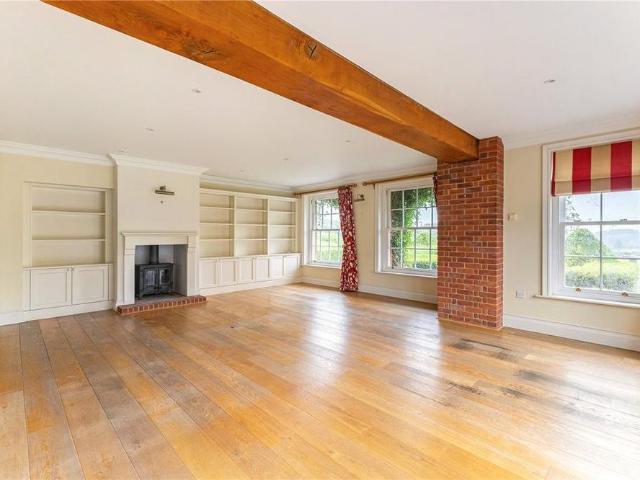 6 bedroom detached house to rent