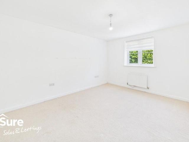 6 bedroom detached house to rent