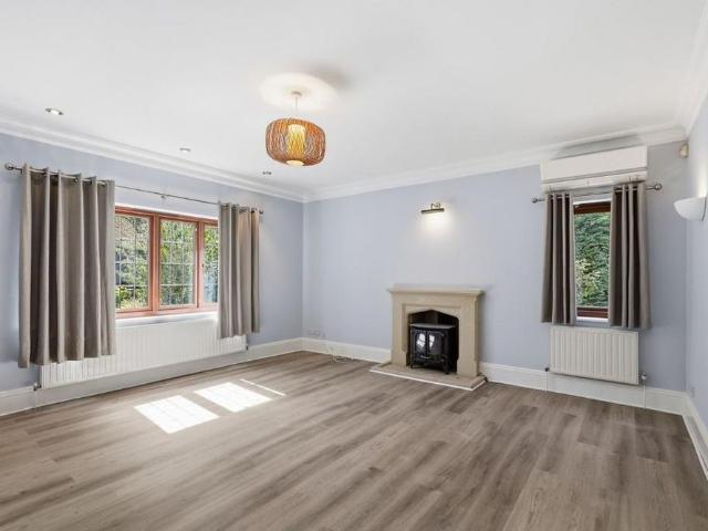 6 bedroom detached house to rent