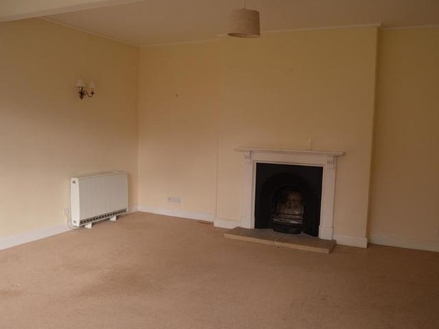 6 bedroom detached house to rent