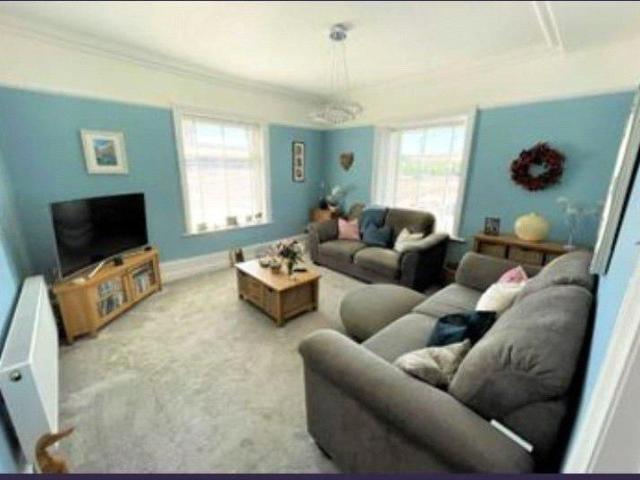6 bedroom detached house to rent
