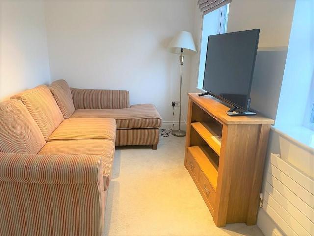 6 bedroom detached house to rent