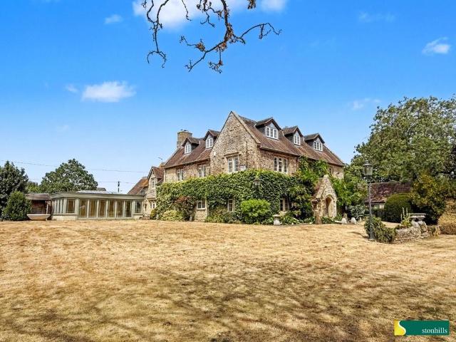 6 bedroom detached house to rent