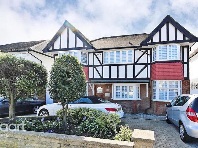 6 bedroom detached house to rent