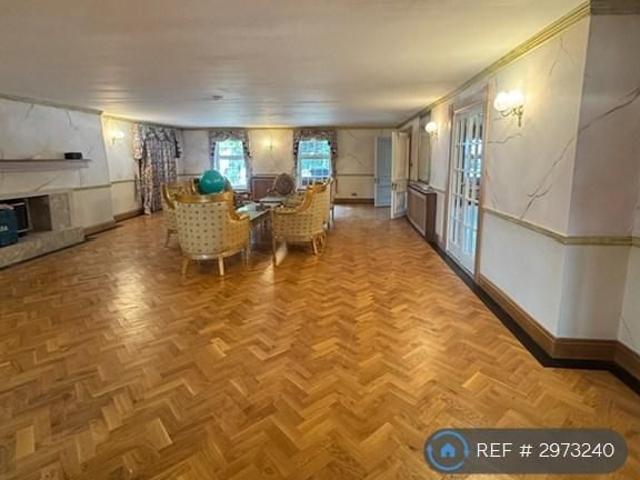 6 bedroom detached house to rent
