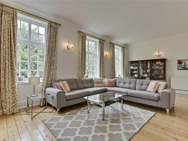 6 bedroom detached house to rent