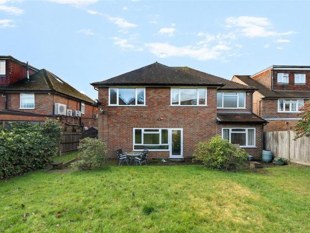 6 bedroom detached house to rent
