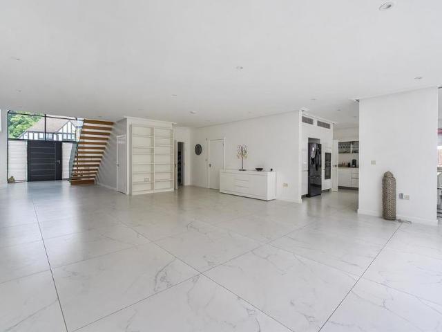 6 bedroom detached house to rent